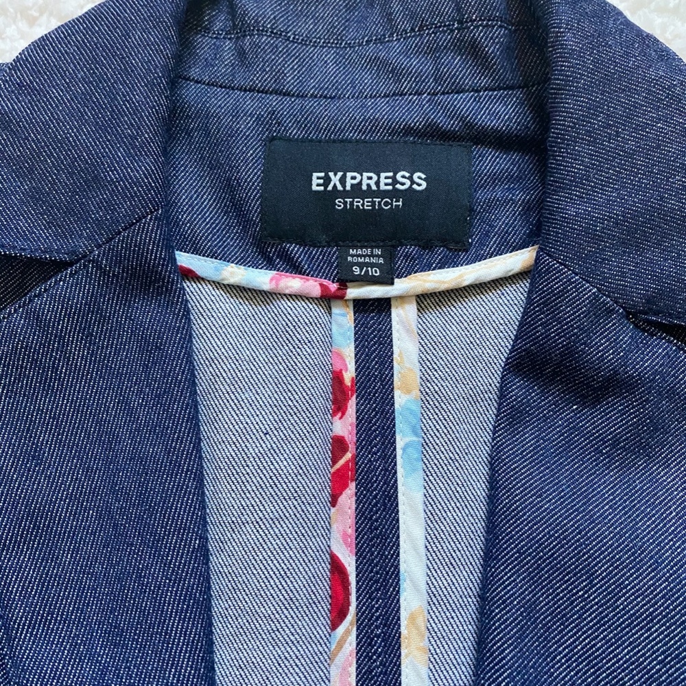 Express Ladies Denim Vest - Picture 3 of 4
